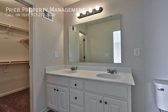 Building Photo - 318 N Ferrel St