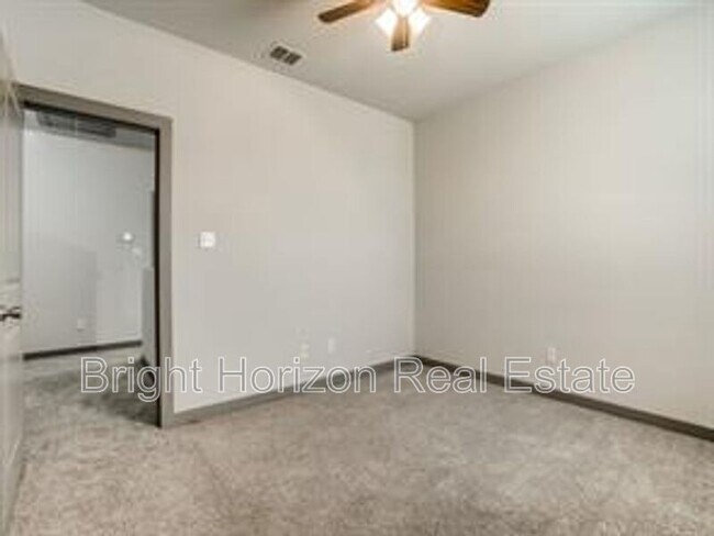 Building Photo - 10612 Tube Dr