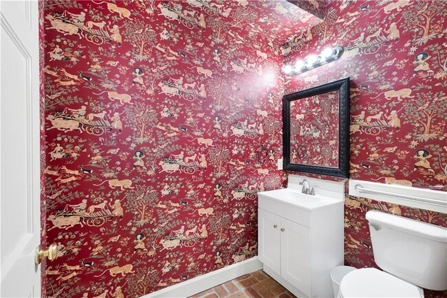 Building Photo - 305 N Jackson St