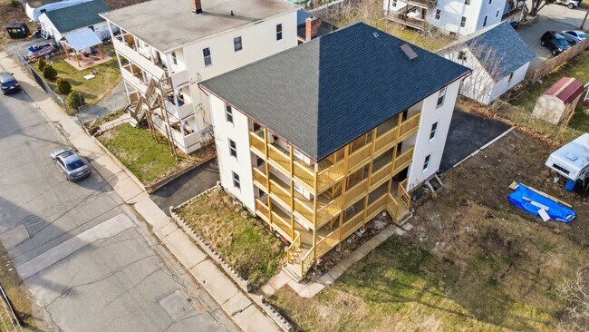 Building Photo - 67 Fairlawn Ave