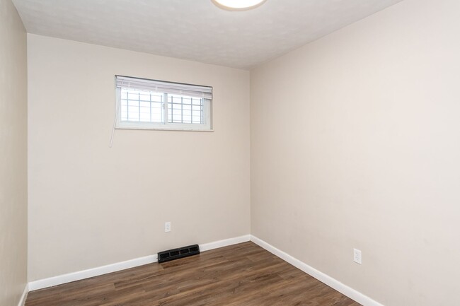 Building Photo - Adorable 2-bedroom 2-bathroom home