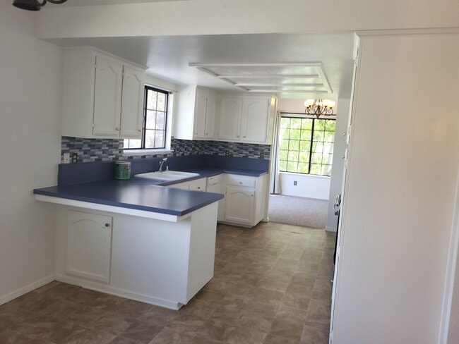 Building Photo - 1095 Robin Cir