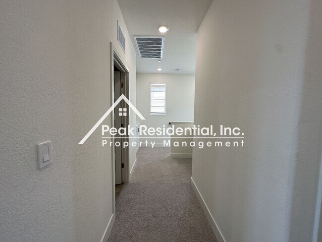 Building Photo - Beautiful Newer Elk Grove 3bd/2.5ba Home with 2 Car Garage