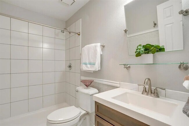 Building Photo - Spacious 4-Bedroom Home + Bonus Room with AC in Prime Lewisville Location