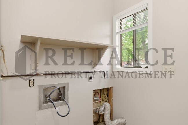 Building Photo - 5026 W Newell St