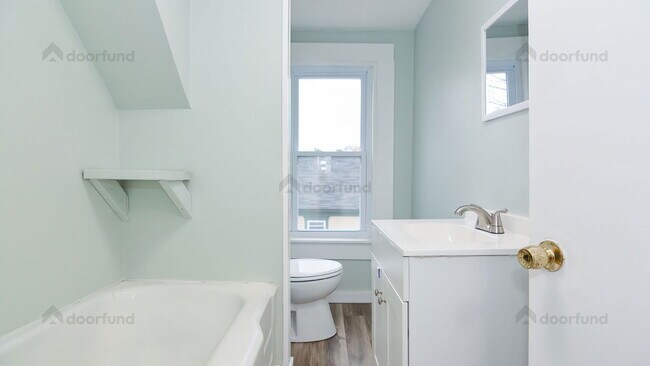 Building Photo - 144 Franklin St