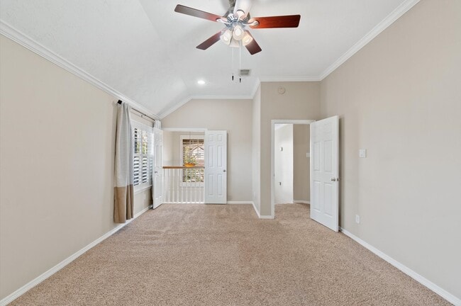 Building Photo - 1118 Enclave Square E