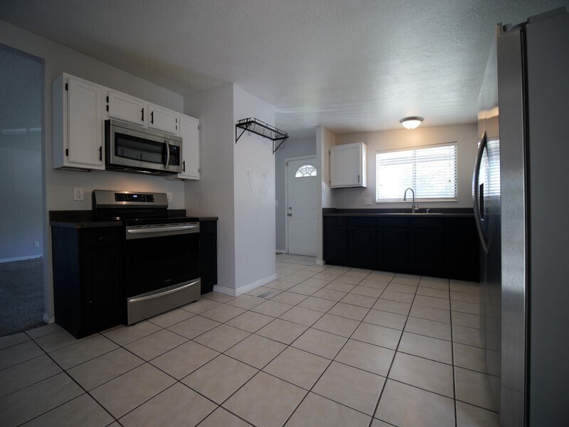 Building Photo - 3292 S 4400 W