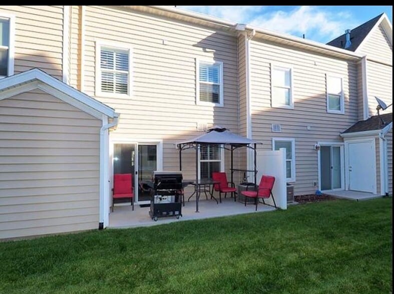 Building Photo - 181 W Carrick Dr