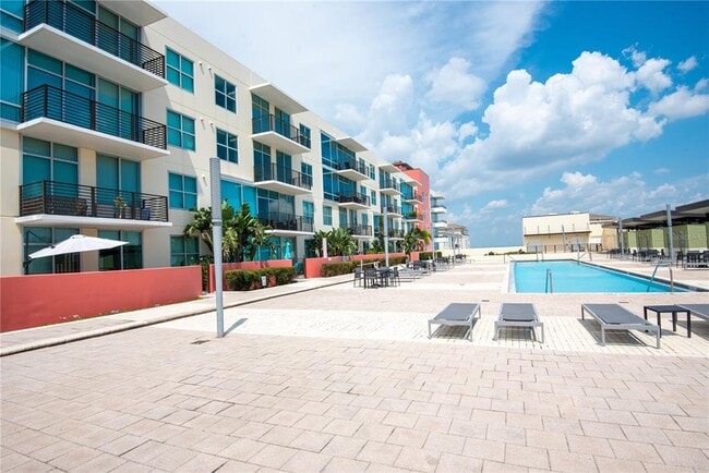 Building Photo - 1208 E Kennedy Blvd