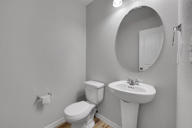 Building Photo - $2,595.00, 3 beds, 2.5 bath, Single Family...