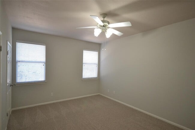 Building Photo - 1501 Encino Dr