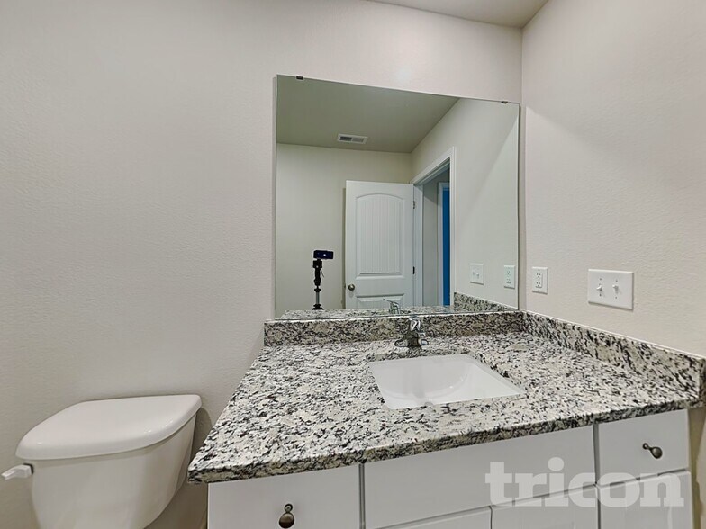 Building Photo - 165 Parkers Gate Dr