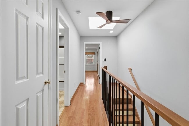 Building Photo - 709 Clyde St