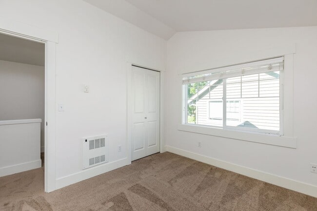 Building Photo - Charming 3 Bed Townhouse in Seattle