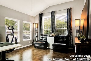Building Photo - 1038 W Mistletoe Ave