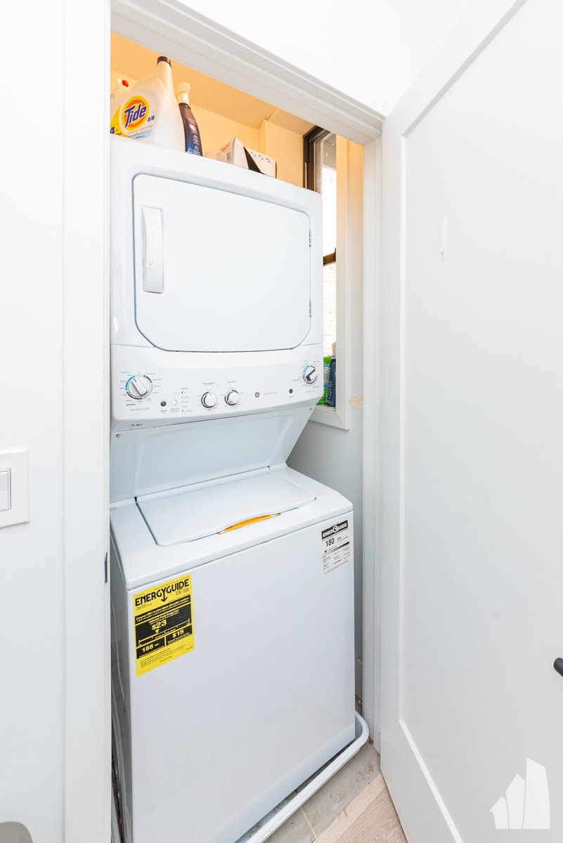 Building Photo - 1336 W Bryn Mawr Ave