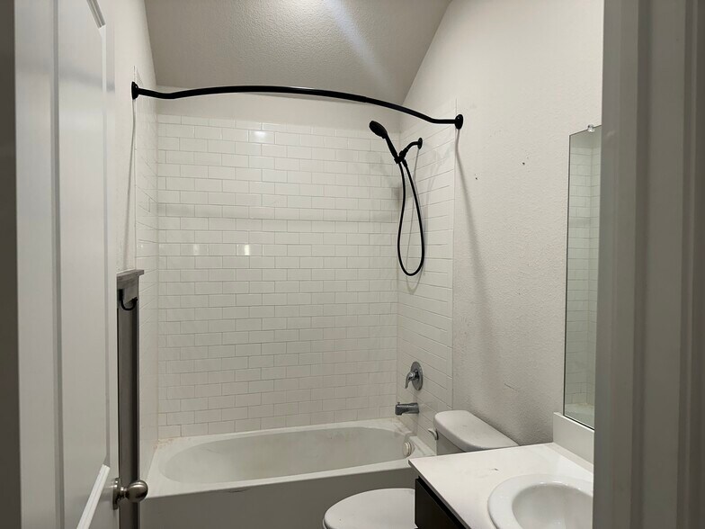 Building Photo - 2222 Nightgrove Cir