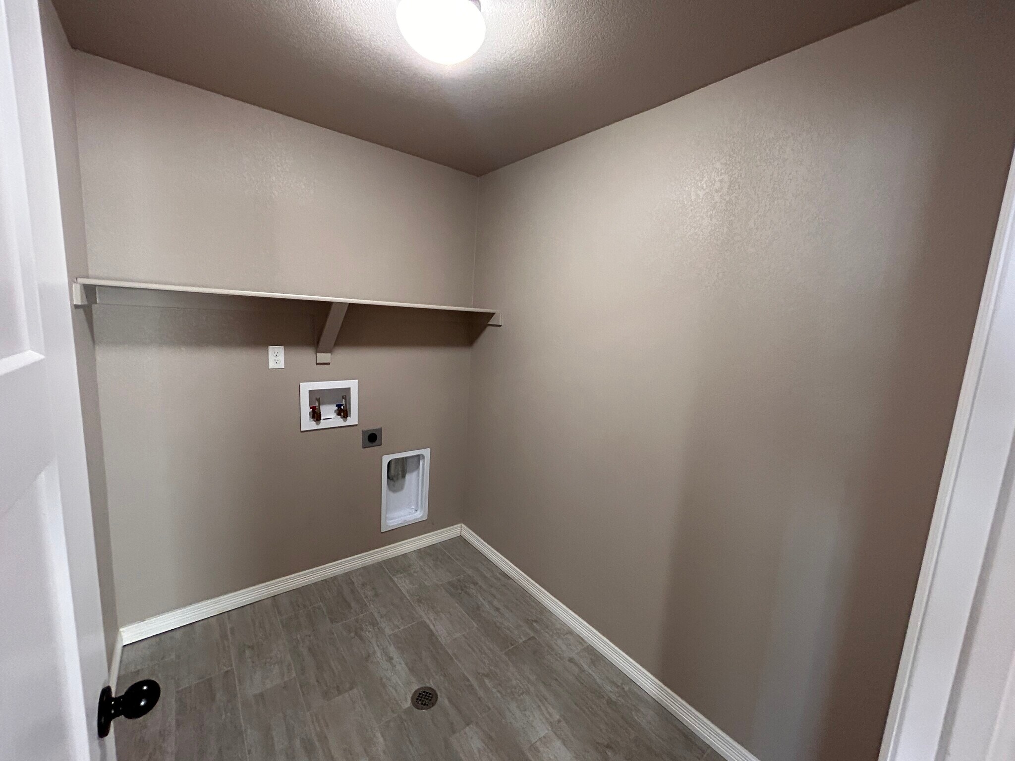 Building Photo - 7118 Dutch Loop