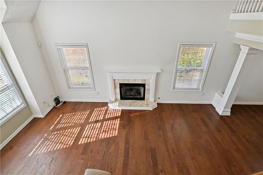 Building Photo - 2179 Mainsail Dr NE