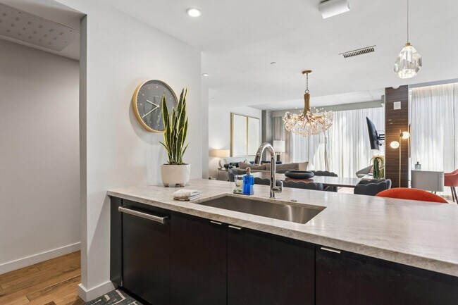 Building Photo - 5455 E Lincoln Dr