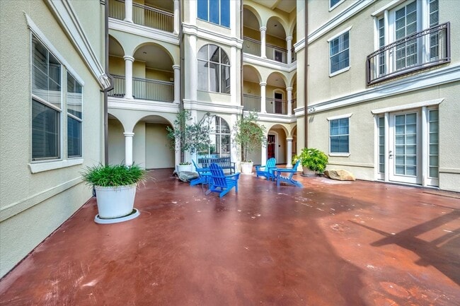 Building Photo - 7134 Mapleridge St