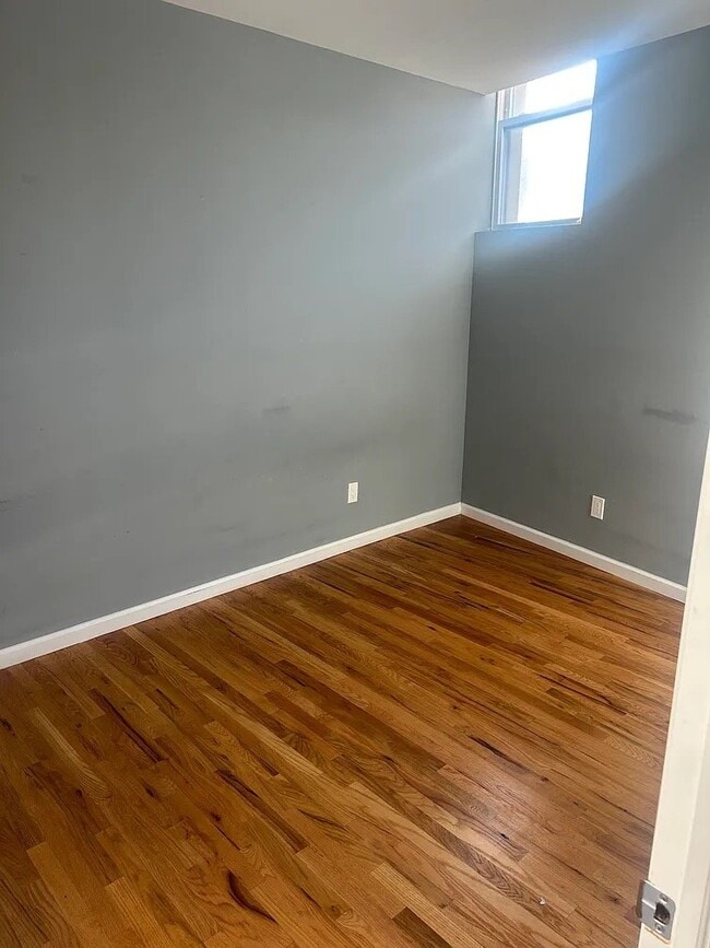 Building Photo - 231 Dayton Ave