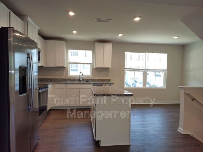 Building Photo - 5850 Granbury Dr