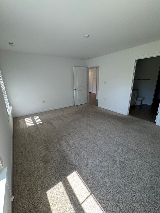 Building Photo - 612 Dripping Spring Dr