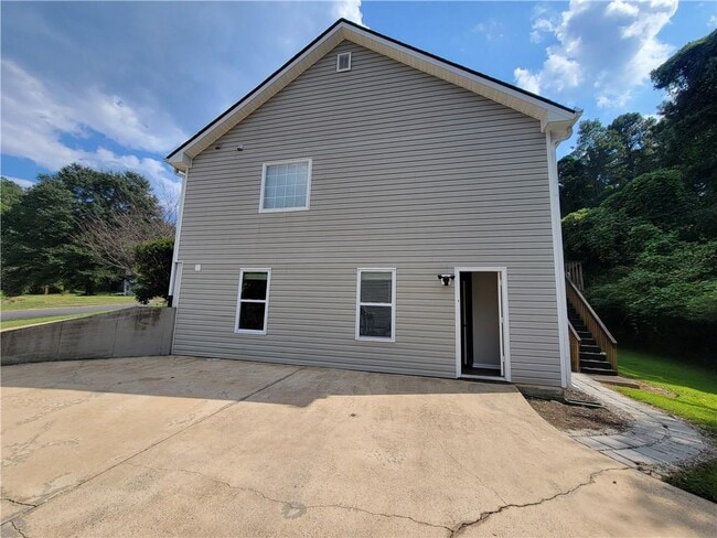 Primary Photo - 655 Alcovy Woods Dr