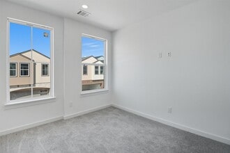 Building Photo - 2923 El Fenice Ln