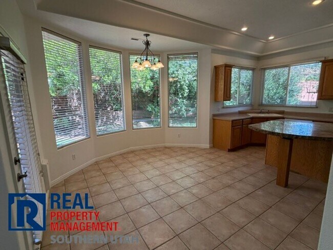 Building Photo - Paradise Canyon Home
