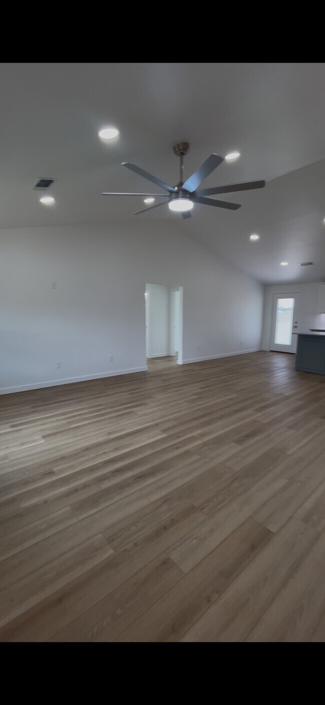 Building Photo - 20660 Rancho Rd