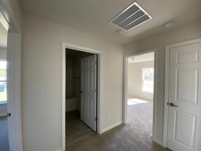 Building Photo - Desirable Marion Oaks Neighborhood 4/2/2 *WON'T LAST*