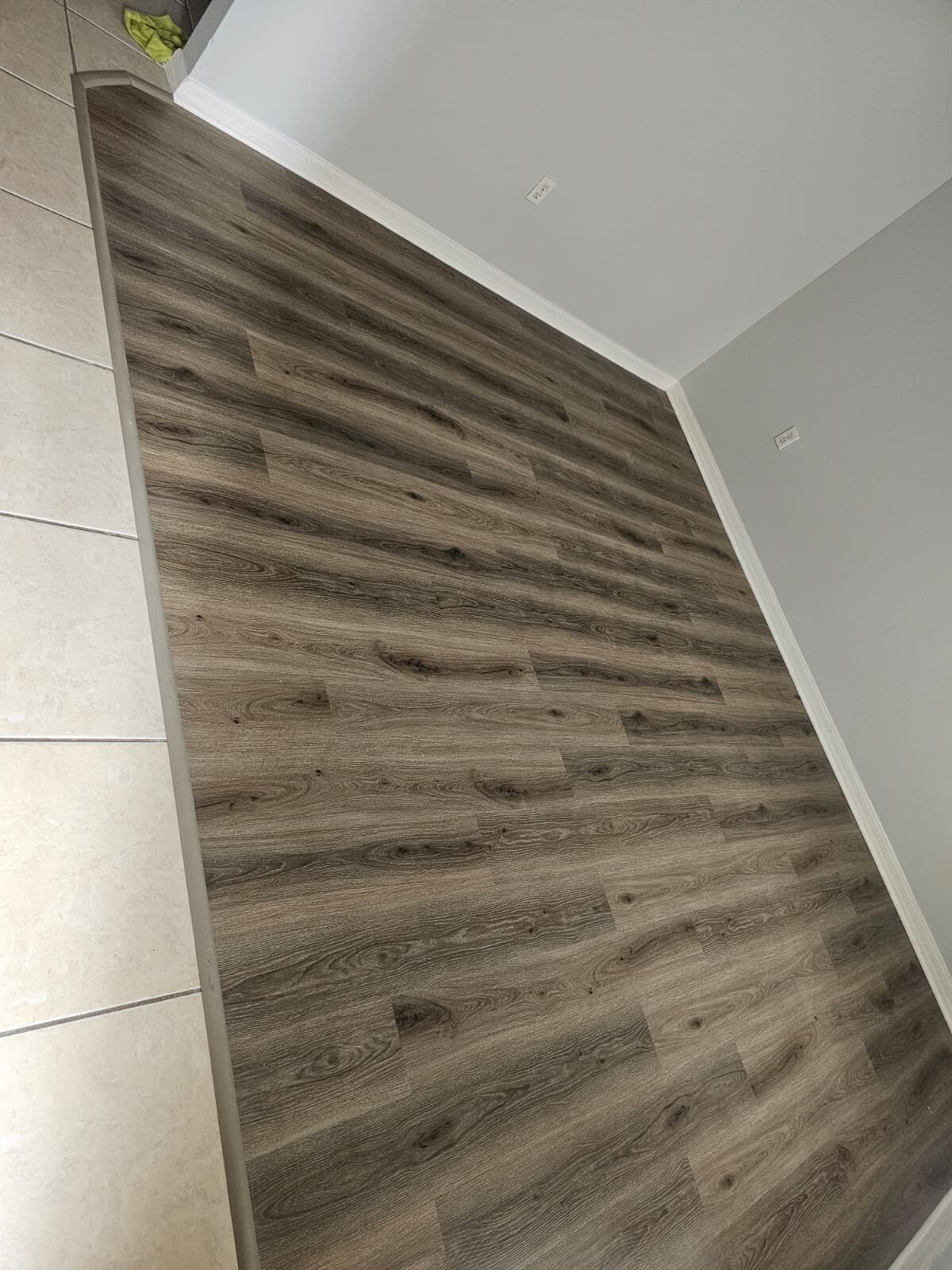 Building Photo - 302 Aylesbury Ct