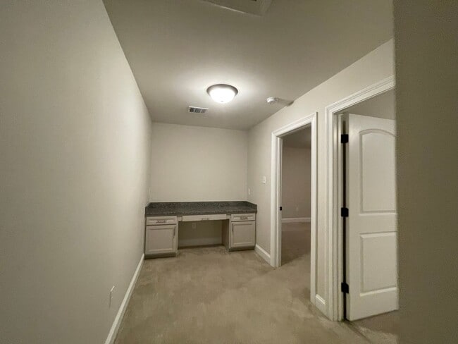 Building Photo - 4 Bedroom House Near LSU