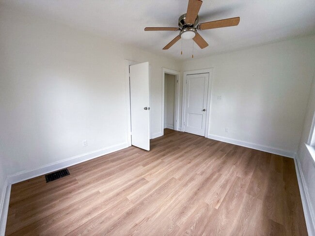 Building Photo - Newly Rehabbed 4BR Home w/ Front Porch, Back Deck & Full Basement