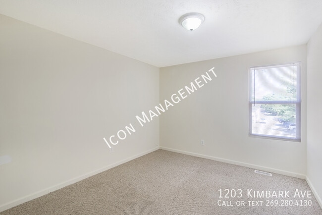 Building Photo - 1203 Kimbark Ave