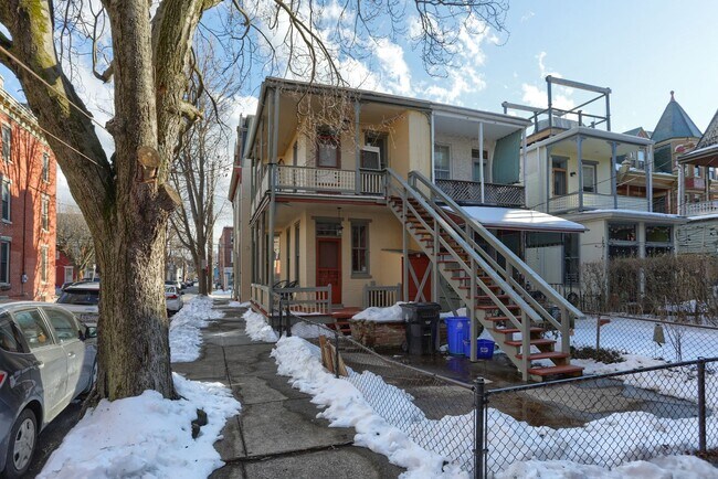 Building Photo - 206 Reily St