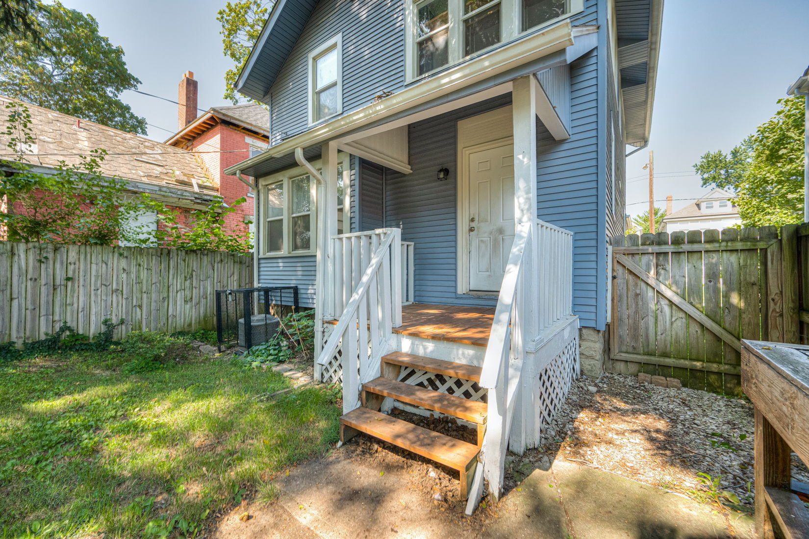 Building Photo - 906 S Champion Ave