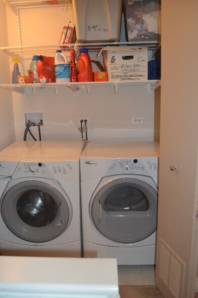 Building Photo - 1117 W Monroe St