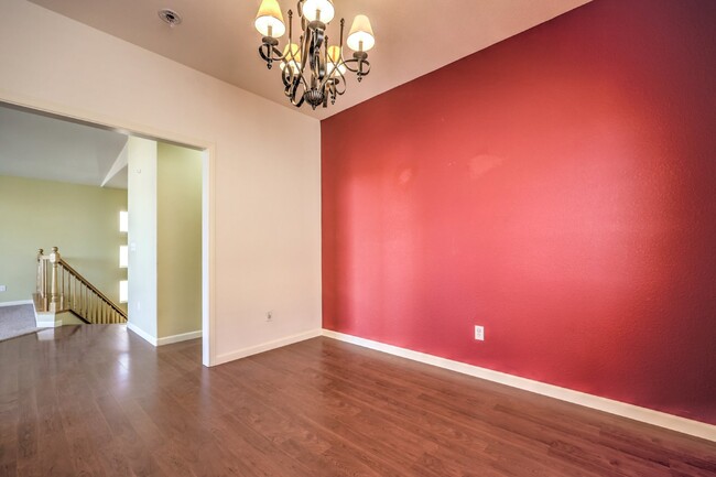 Building Photo - "Embrace Comfort and Style: Spacious 3-Bed...