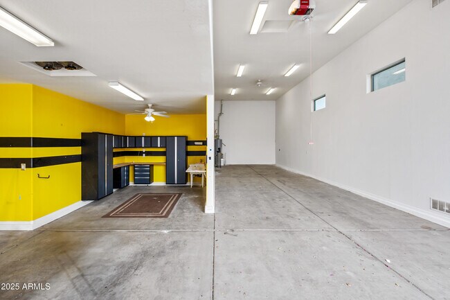Building Photo - 18495 W Rimrock St
