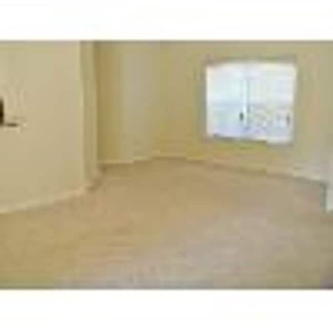 Building Photo - Inviting 3 Bedroom, 2 Bath Home in Desirab...