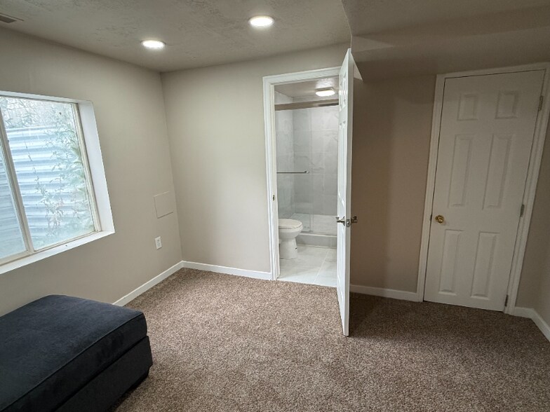 Building Photo - 1008 Rambouillet Dr