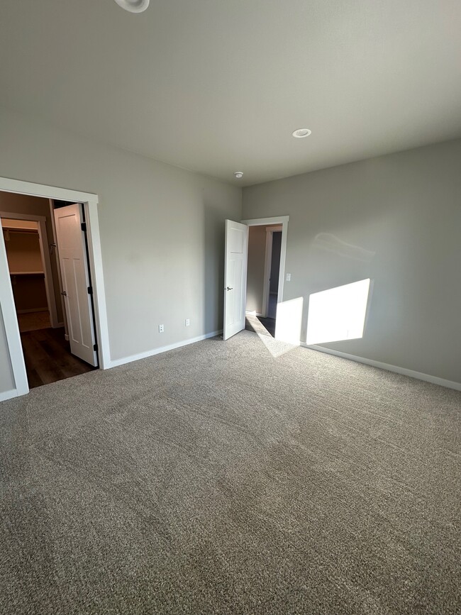 bedroom - 4081 Quinn Dr NE