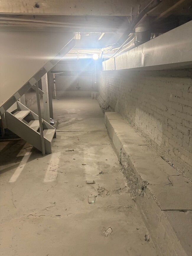 Building Photo - Available Now – Spacious 4-Bedroom Townhome in Baltimore City