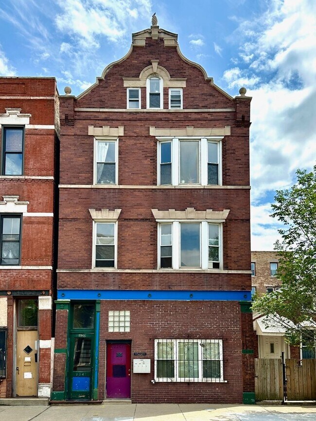 Building Photo - Pilsen 21st St