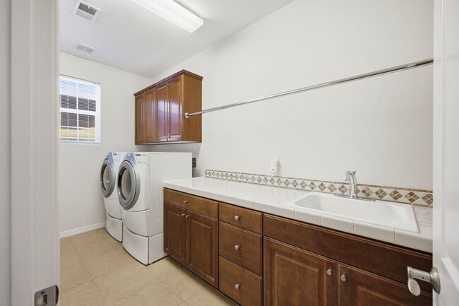 Building Photo - 35495 Domani Dr
