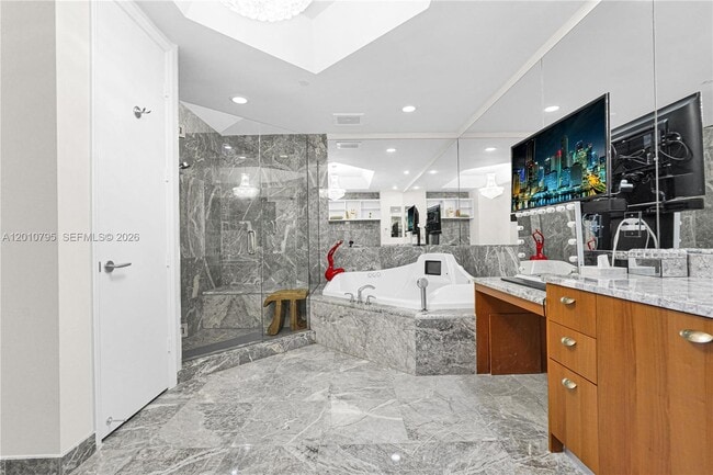 Building Photo - 16051 Collins Ave